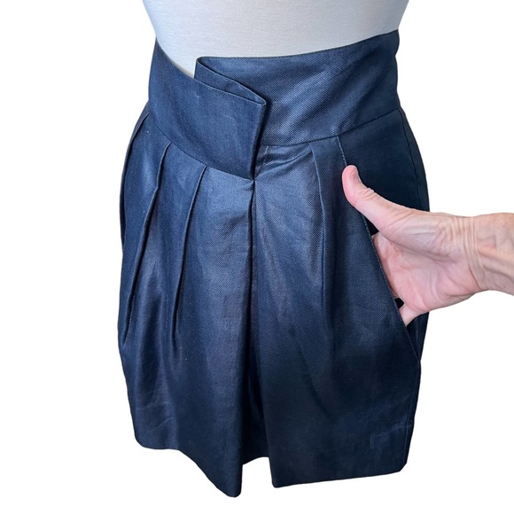 Robert Rodriguez Women’s Navy Mini Skirt with Unique Front Pleat  Apx Size 6 - Picture 4 of 13